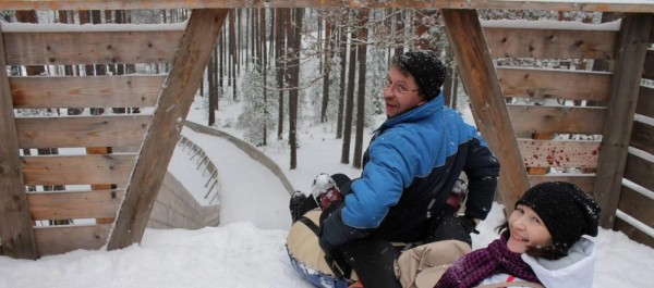 Катания на хаски, ватрушки и лес в снегу: зимний отдых на базе &laquo;Шишки на Лампушке&raquo;