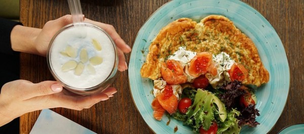 Кофе с тимьяном или грейпфрутовый глинтвейн: согревающие напитки в кафе Петербурга