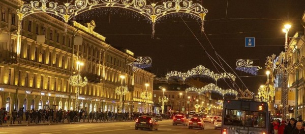 Поезд в никуда, съемная квартира и шоппинг без обеда: как пройдет &laquo;ковидный&raquo; Новый год в Петербурге