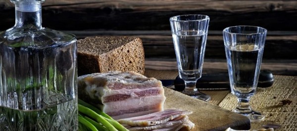 Куриный бульончик, айран или огуречный рассол: похмельное меню в ресторанах Петербурга