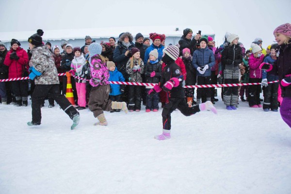 Жители Финляндии придумали новый вид спорта &mdash; бег по снегу в шерстяных носках