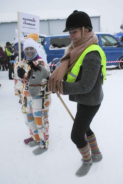 Жители Финляндии придумали новый вид спорта &mdash; бег по снегу в шерстяных носках
