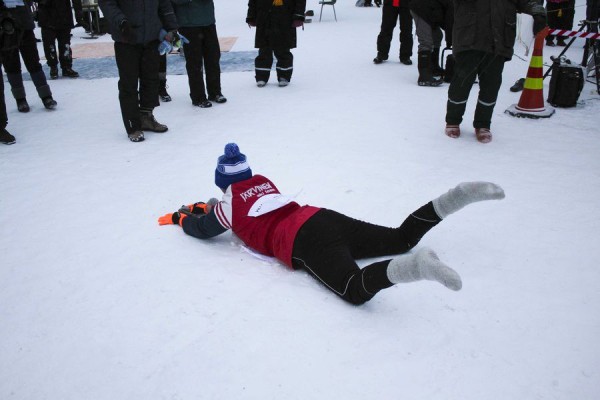 Жители Финляндии придумали новый вид спорта &mdash; бег по снегу в шерстяных носках