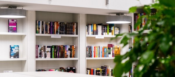 В историческом особянке и для работающих родителей: топ самых стильных и популярных коворкингов в Петербурге