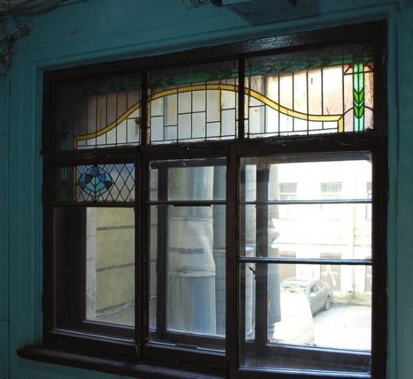 Рассылка &laquo;Влюблённым в Питер&raquo;: изучаем сохранившиеся витражи и посещаем главные немецкие места города