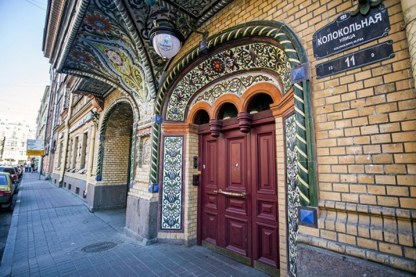 Пеньки и особняки: прогулка по Владимирскому округу