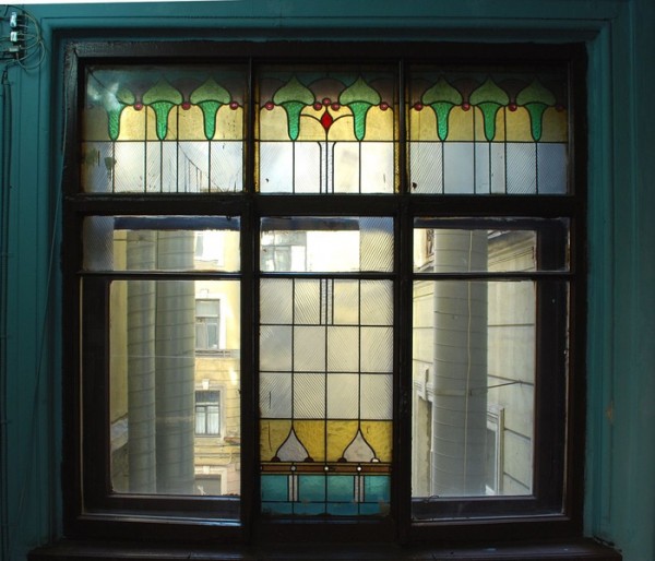 Рассылка &laquo;Влюблённым в Питер&raquo;: изучаем сохранившиеся витражи и посещаем главные немецкие места города