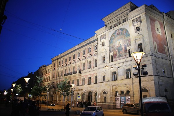 Пеньки и особняки: прогулка по Владимирскому округу