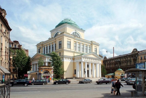 Пеньки и особняки: прогулка по Владимирскому округу