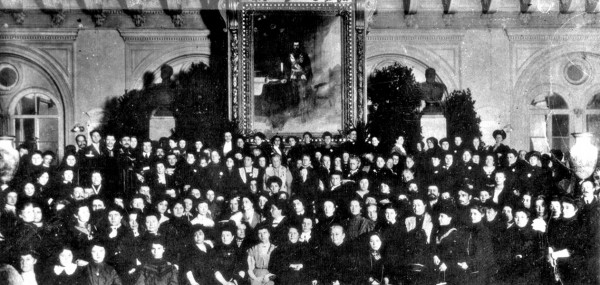 От Февральской революции до народных гуляний: как раньше отмечали 8 Марта?