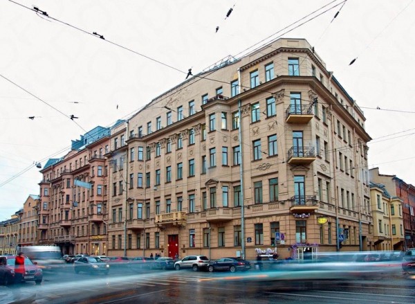 Пеньки и особняки: прогулка по Владимирскому округу