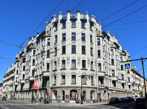 Рассылка &laquo;Влюблённым в Питер&raquo;: изучаем сохранившиеся витражи и посещаем главные немецкие места города