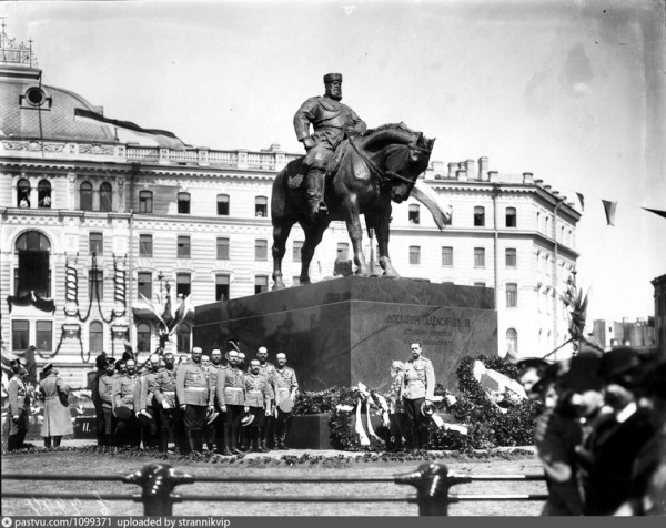 Прогулки Монферрана, обормот на бегемоте и &laquo;сорок мучеников&raquo;: подборка исторических анекдотов к 1 апреля