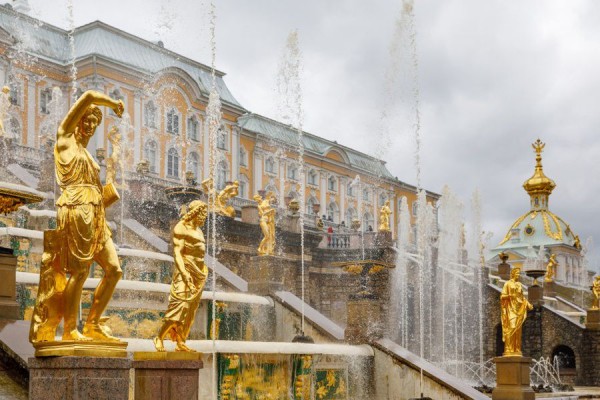 &laquo;Петергоф&raquo; показал, как готовится к сезону фонтанов