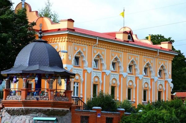 Камень, замок, храм: что смотреть в Лахте, кроме небоскрёба?