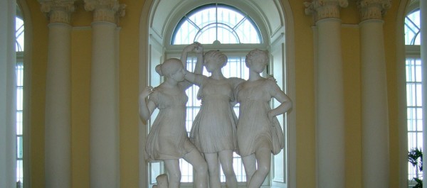 Фаллос Аполлона, грудь Афродиты: вредно ли детям смотреть на половые органы скульптур в Эрмитаже