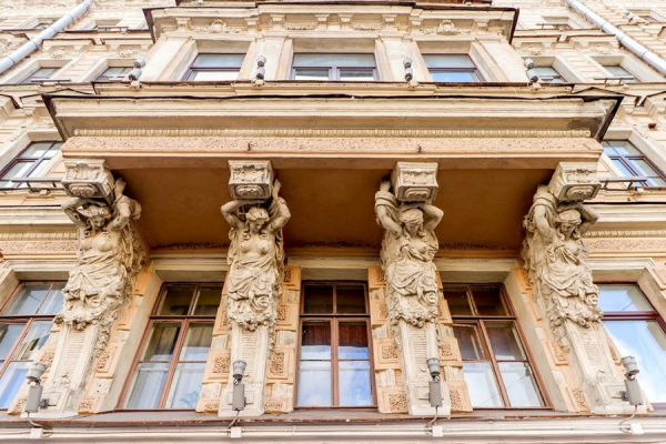 Петербургская архитектура в деталях: атланты и кариатиды