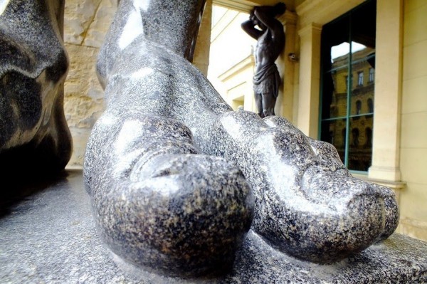 Петербургская архитектура в деталях: атланты и кариатиды