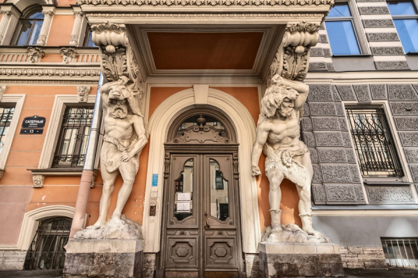 Петербургская архитектура в деталях: атланты и кариатиды