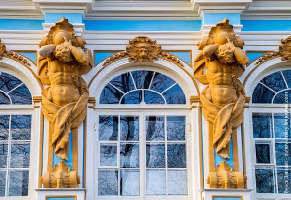 Петербургская архитектура в деталях: атланты и кариатиды