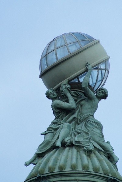 Петербургская архитектура в деталях: атланты и кариатиды