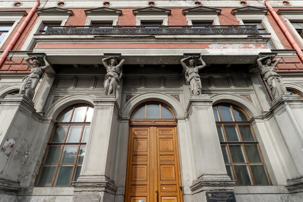 Петербургская архитектура в деталях: атланты и кариатиды