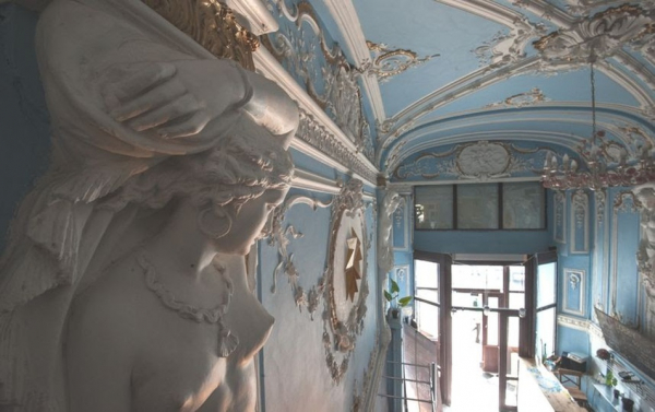 Петербургская архитектура в деталях: атланты и кариатиды