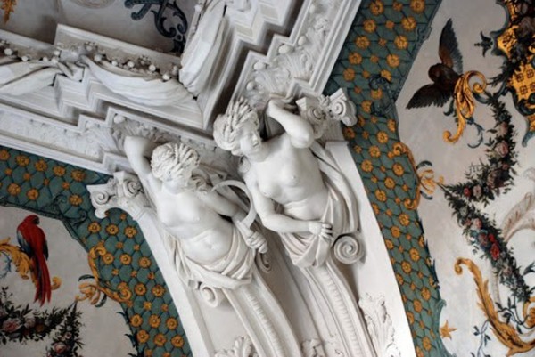 Петербургская архитектура в деталях: атланты и кариатиды