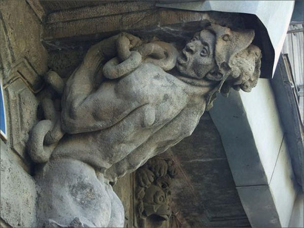 Петербургская архитектура в деталях: атланты и кариатиды