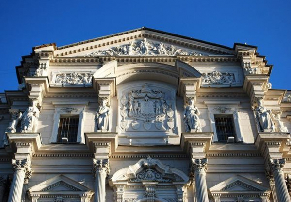 Петербургская архитектура в деталях: атланты и кариатиды