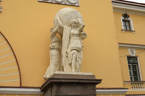 Петербургская архитектура в деталях: атланты и кариатиды