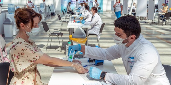 Заработал самый крупный пункт вакцинации от COVID-19 в России