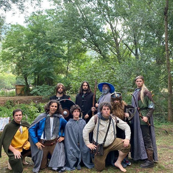 Толкинисты отправились к Везувию, чтобы уничтожить Кольцо всевластия