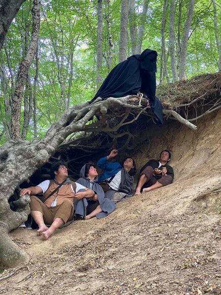 Толкинисты отправились к Везувию, чтобы уничтожить Кольцо всевластия