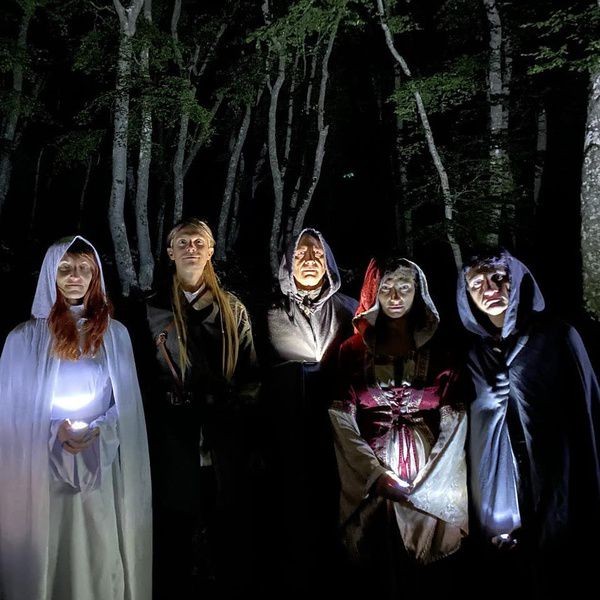 Толкинисты отправились к Везувию, чтобы уничтожить Кольцо всевластия