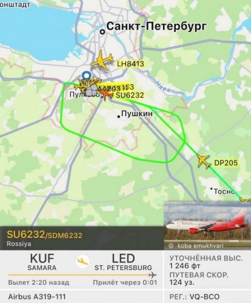 Самолет из Самары не смог с первого раза сесть в Пулково, в городе снегопад