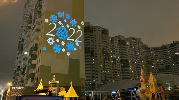 Дома в Петербурге украсили огромными новогодними открытками Дома в Петербурге украсили огромными новогодними открытками