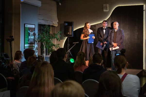 Названы победители первого конкурса театральных рецензий «Верю! Молодые о Молодёжном» Названы победители первого конкурса театральных рецензий «Верю! Молодые о Молодёжном»