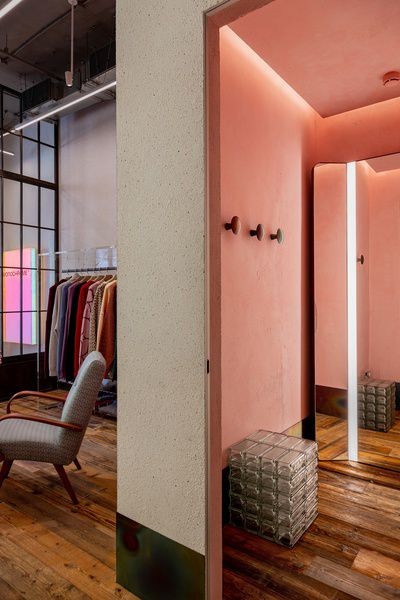 Бренд Monochrome посвятил Петербургу новую капсульную коллекцию