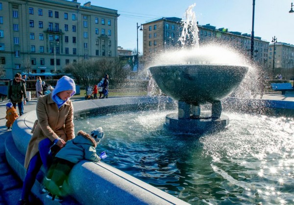 Запущен отреставрированный фонтан у Российской национальной библиотеки