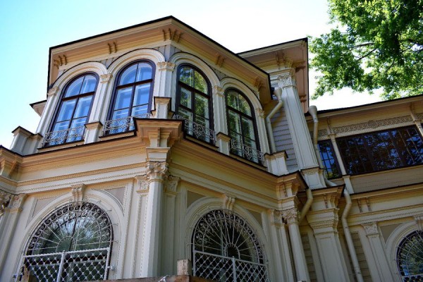 Зелено и богато: прогулка по Аптекарскому острову