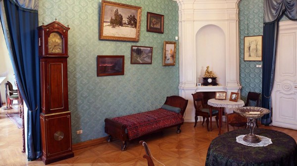 Зелено и богато: прогулка по Аптекарскому острову