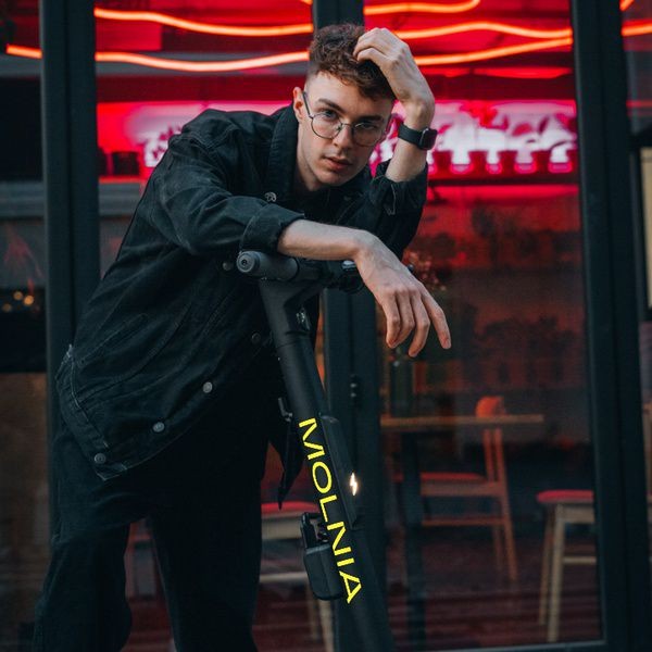 Кикшеринг MOLNIA запускает кешбэк 5% от всех поездок по Петербургу