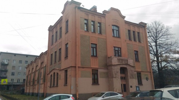 Зелено и богато: прогулка по Аптекарскому острову