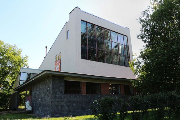 Зелено и богато: прогулка по Аптекарскому острову