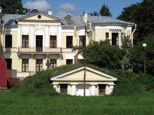 Зелено и богато: прогулка по Аптекарскому острову