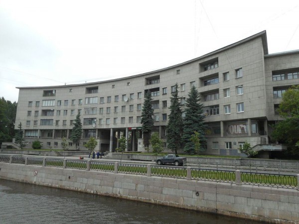 Зелено и богато: прогулка по Аптекарскому острову