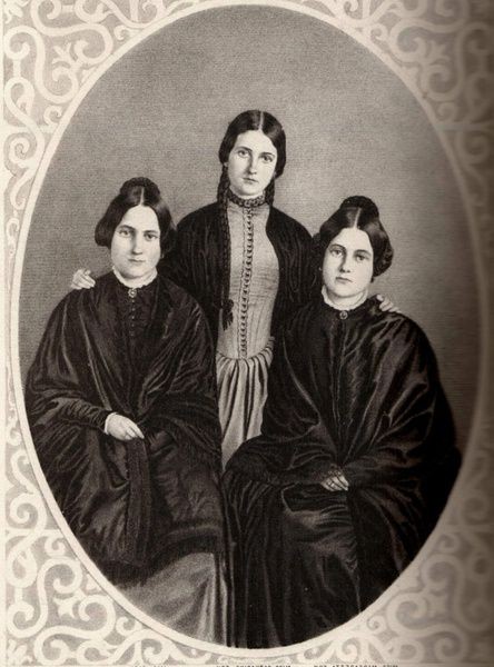 Спиритизм: любимое развлечение аристократов дореволюционного Петербурга