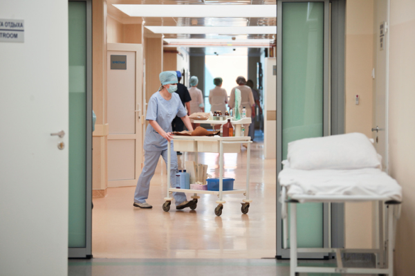 Петербургские врачи спасают двух альпинисток с обморожением