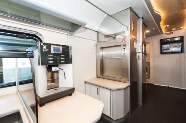 РЖД показали новый двухэтажный вагон-бистро